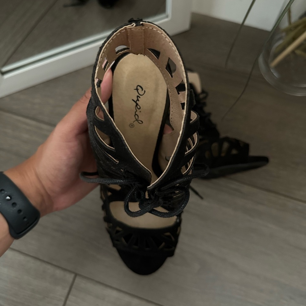 Heels - Picture 3 of 6